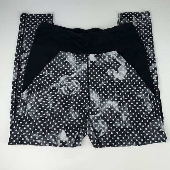 Betsey Johnson Performance Capri Yoga Leggings Black & White Polkadot Sz: M - Picture 5 of 8